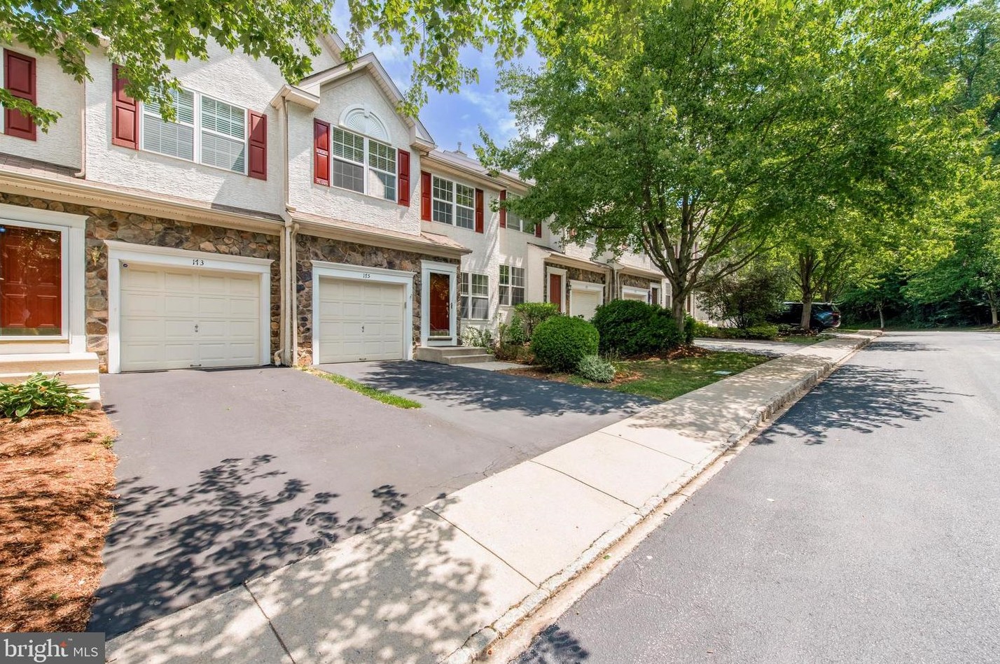 175 Mountain View Dr, West Chester, PA 19380