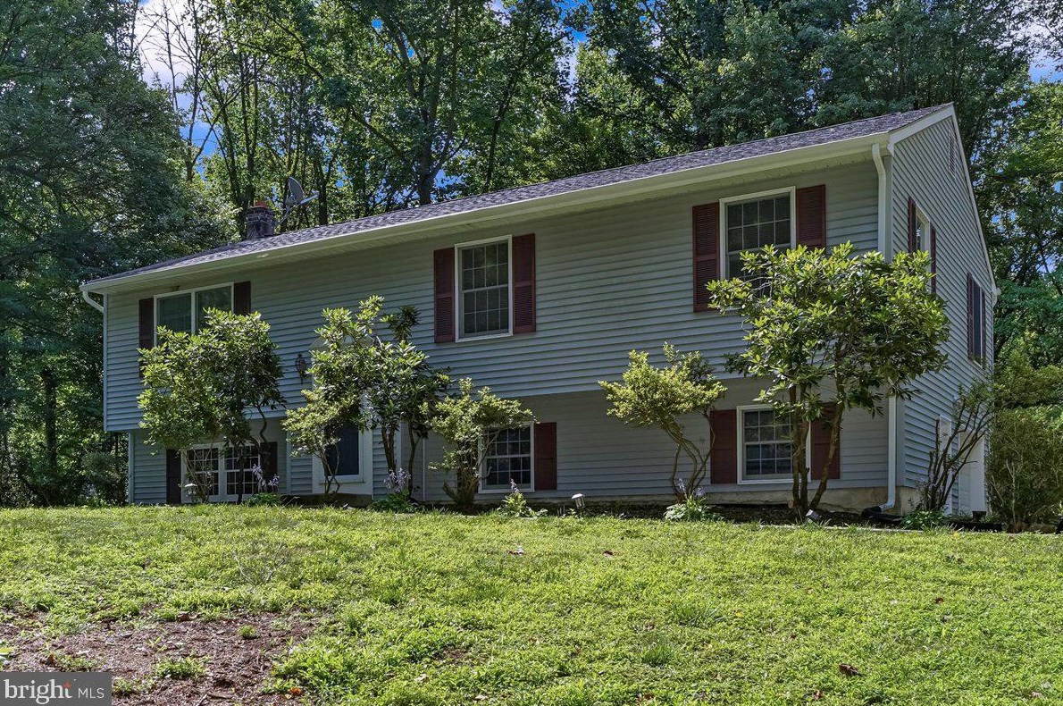 8 Landover Dr, Coatesville, PA 19320