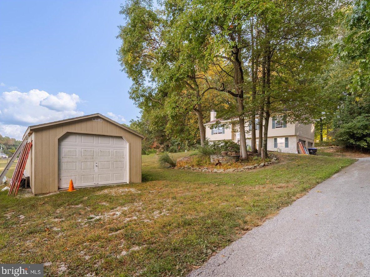 6382 Byerly Rd, Honey Brook, PA 19344