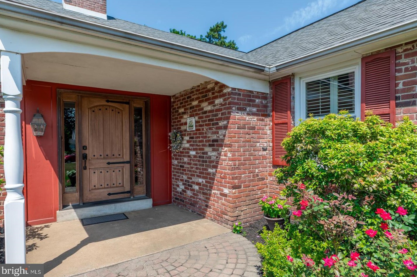 320 Lenape Dr, Berwyn, PA 19312