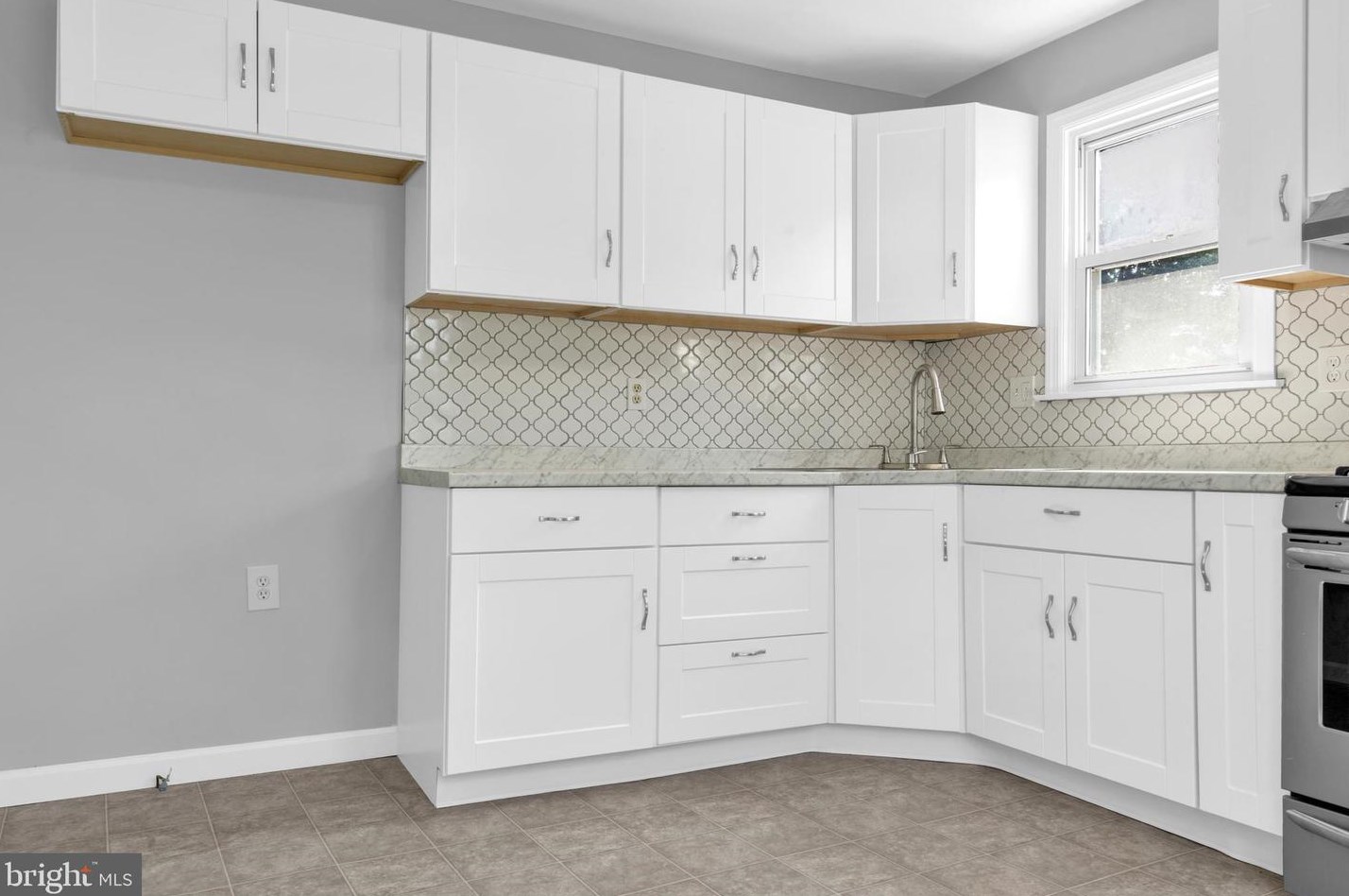 144 Lake Dr, Downingtown, PA 19335-2648