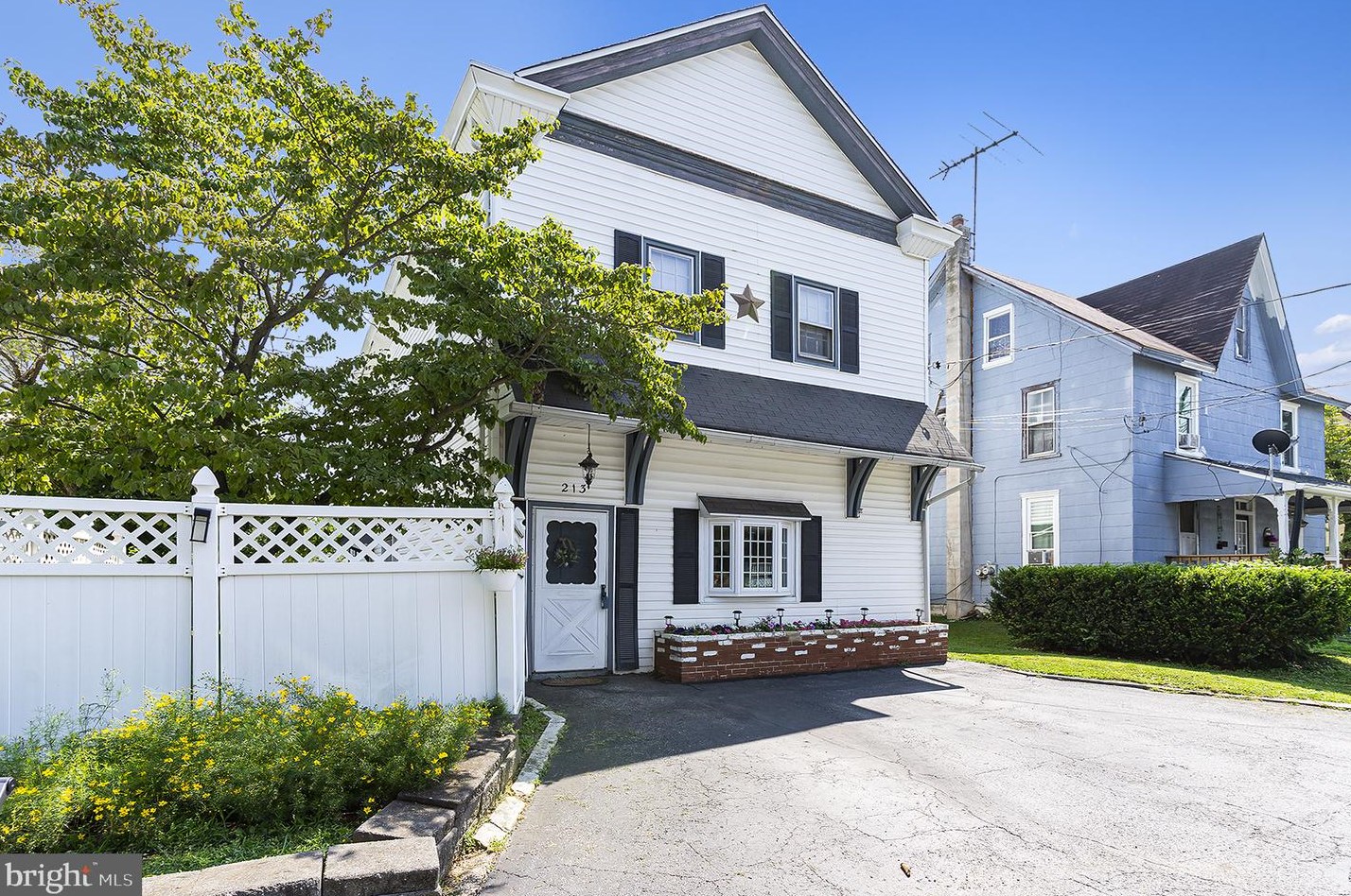 213 Chatham St, Avondale, PA 19311