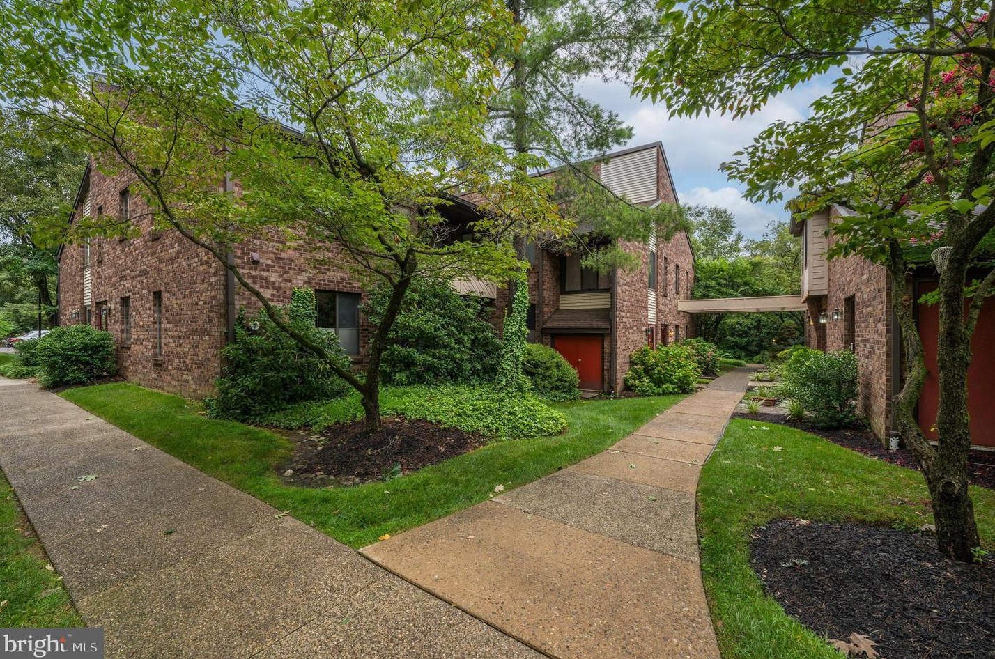 1601 Mountainview Dr, Wayne, PA 19087