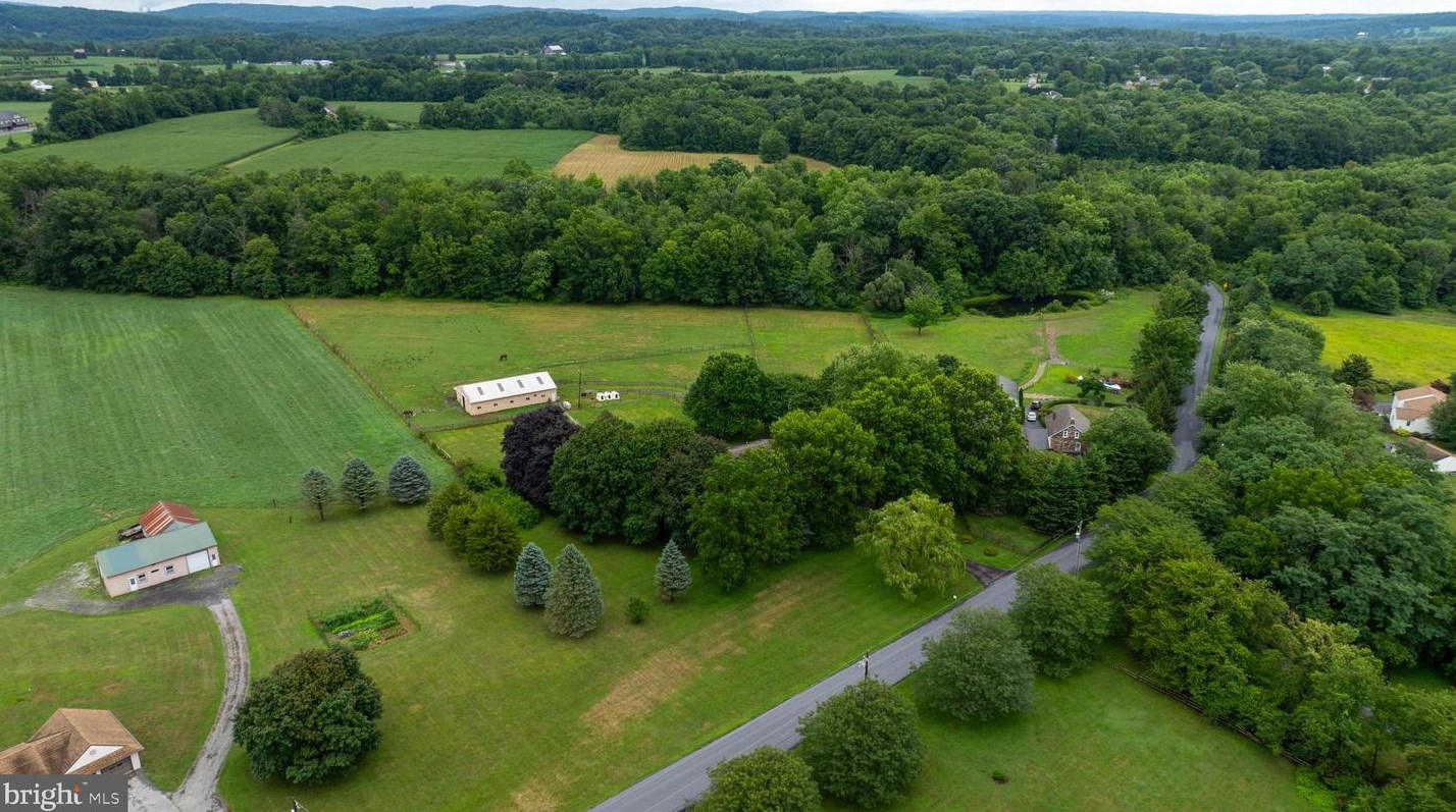 247 Lippitt Rd, Honey Brook, PA 19344