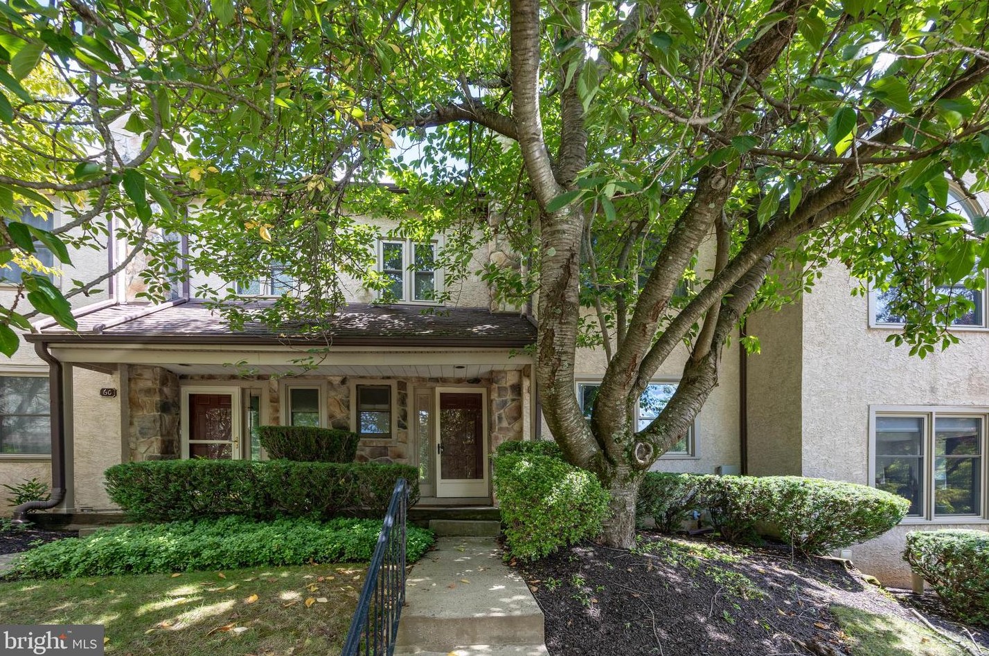 61 Woodstream Dr, Wayne, PA