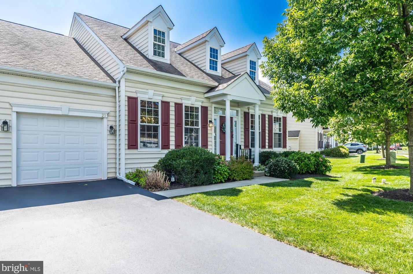 20 Summerlin Dr, Honey Brook, PA 19344