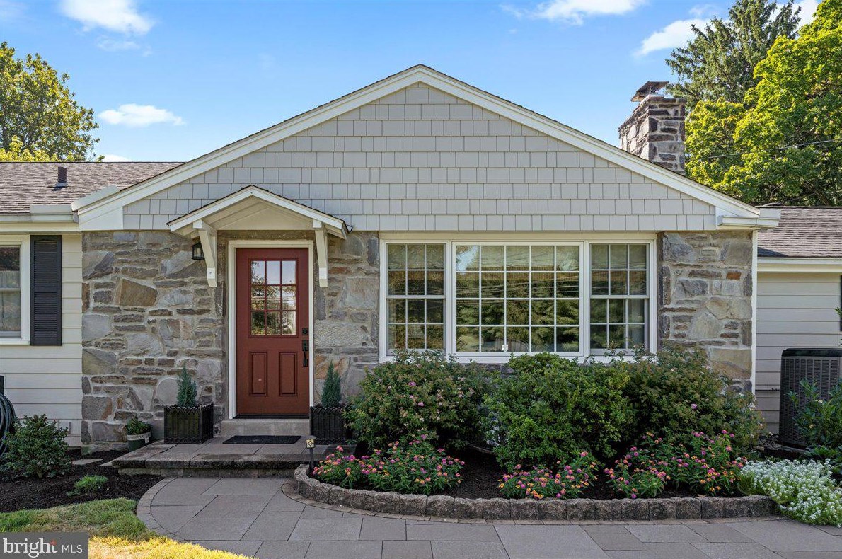 84 Walker Rd, Wayne, PA 19087