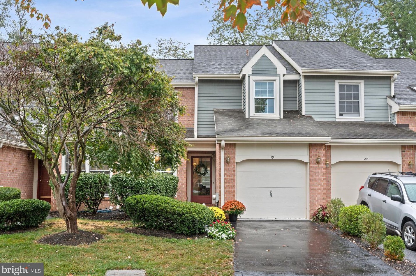 19 Windsor Cir, Wayne, PA 19087