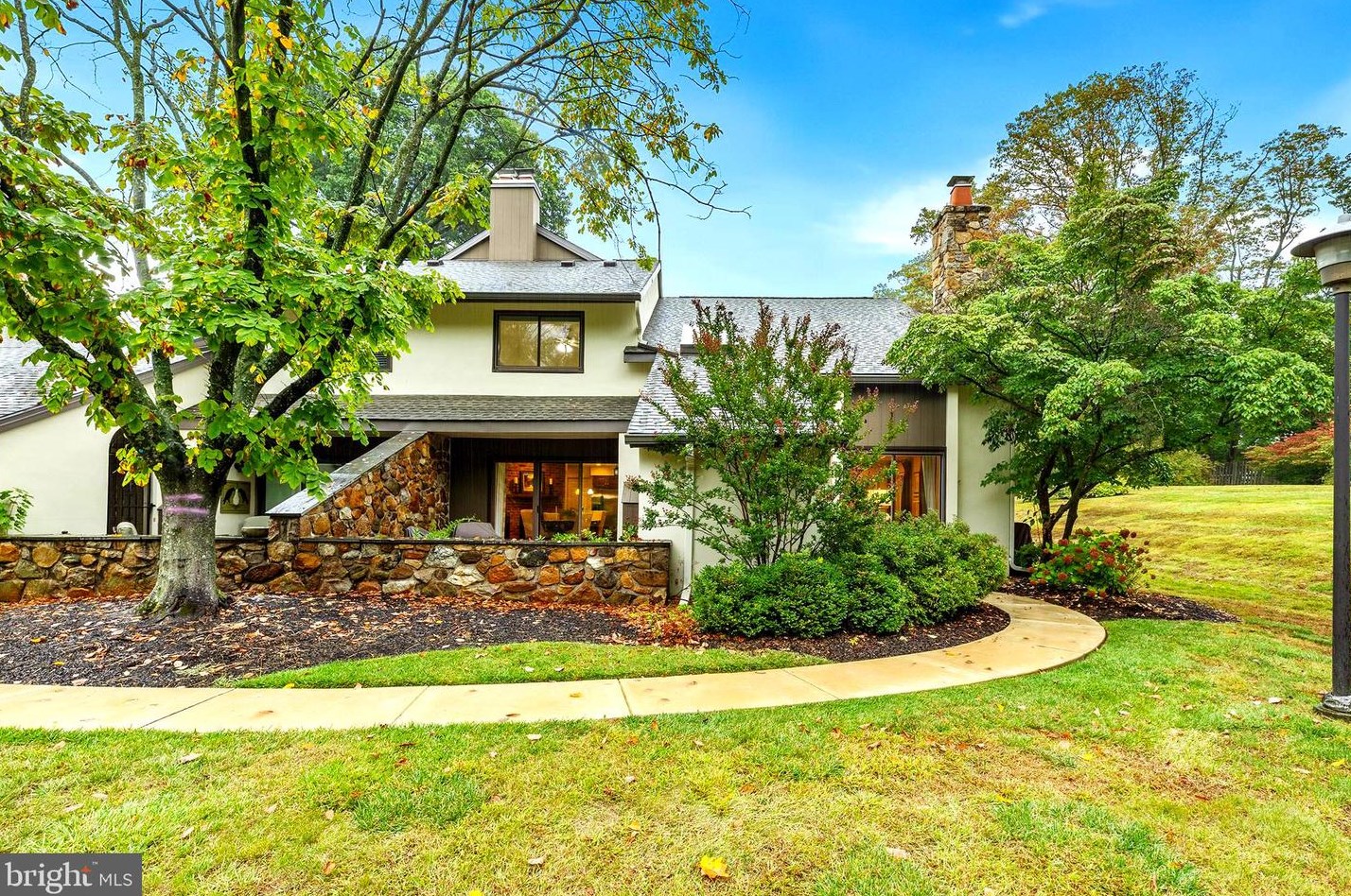 24 Oak Knoll Dr, Berwyn, PA 19312