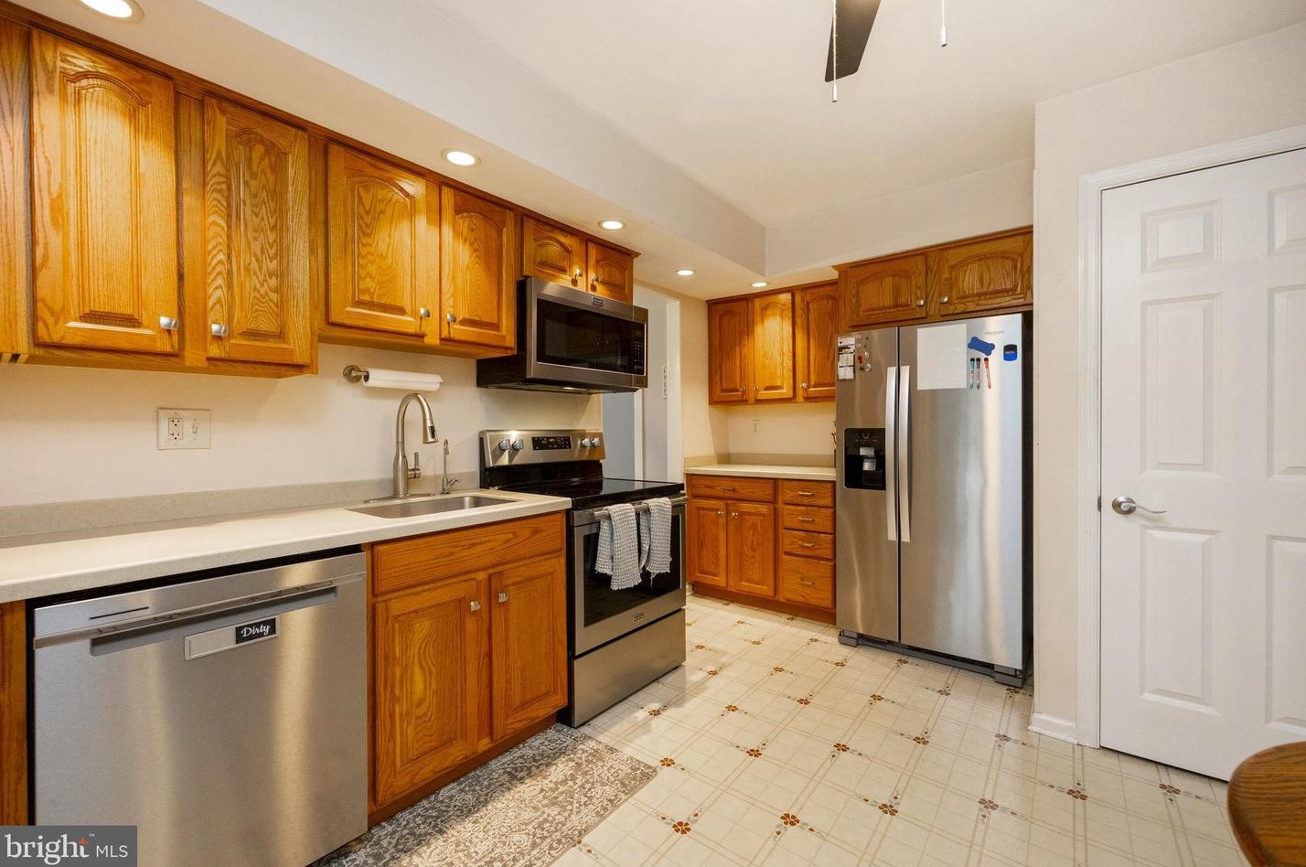 100 Schoolhouse Ln, Coatesville, PA 19320