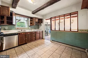 891 Brown Dr, Spring City, PA 19475 - Photo 2