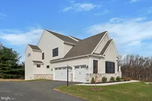 136 Janine Wy, West Grove, PA 19390 - Photo 2