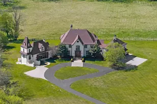 925 Drovers Ln, Chester Springs, PA 19425 - Photo 2