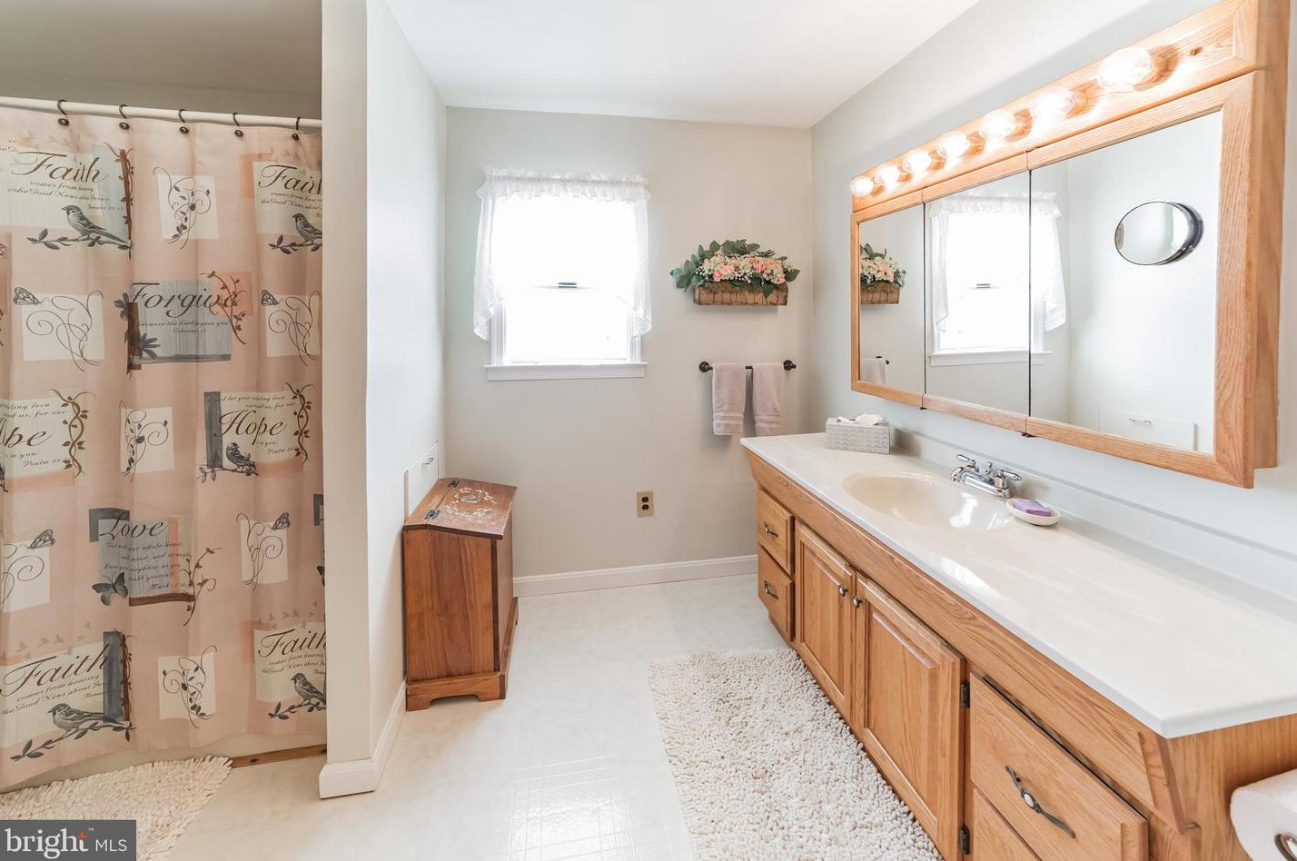 192 Old Limestone Rd, Oxford PA  19363-1053 exterior