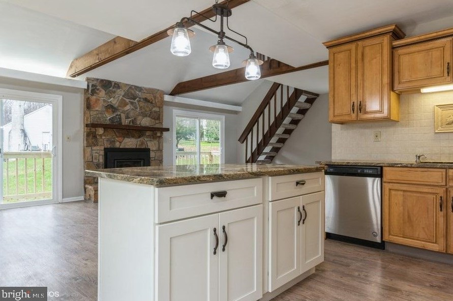 125 Governors Cir, Downingtown, PA 19335-1441