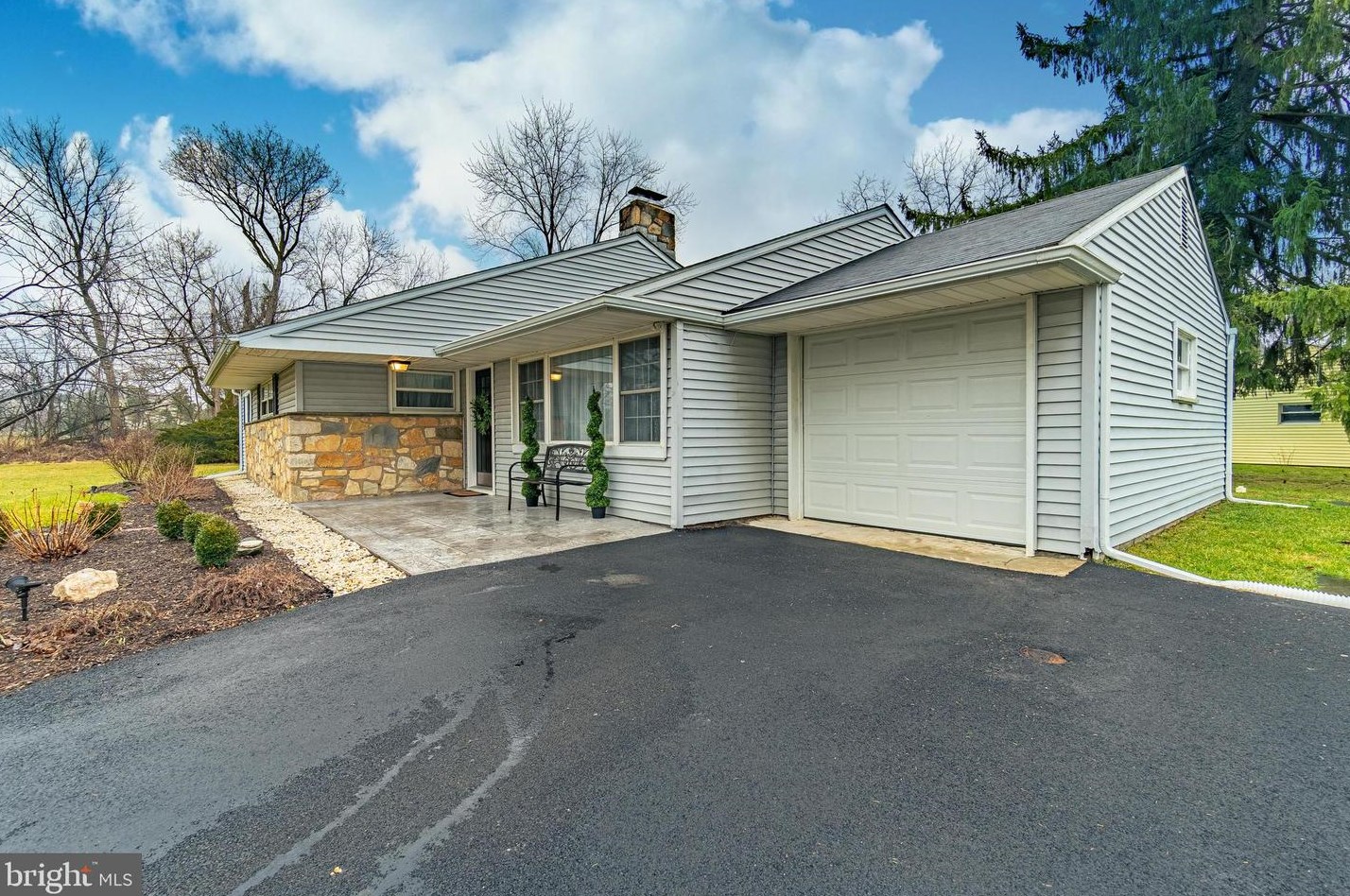 209 Locust Ln, Exton, PA 19341-2402
