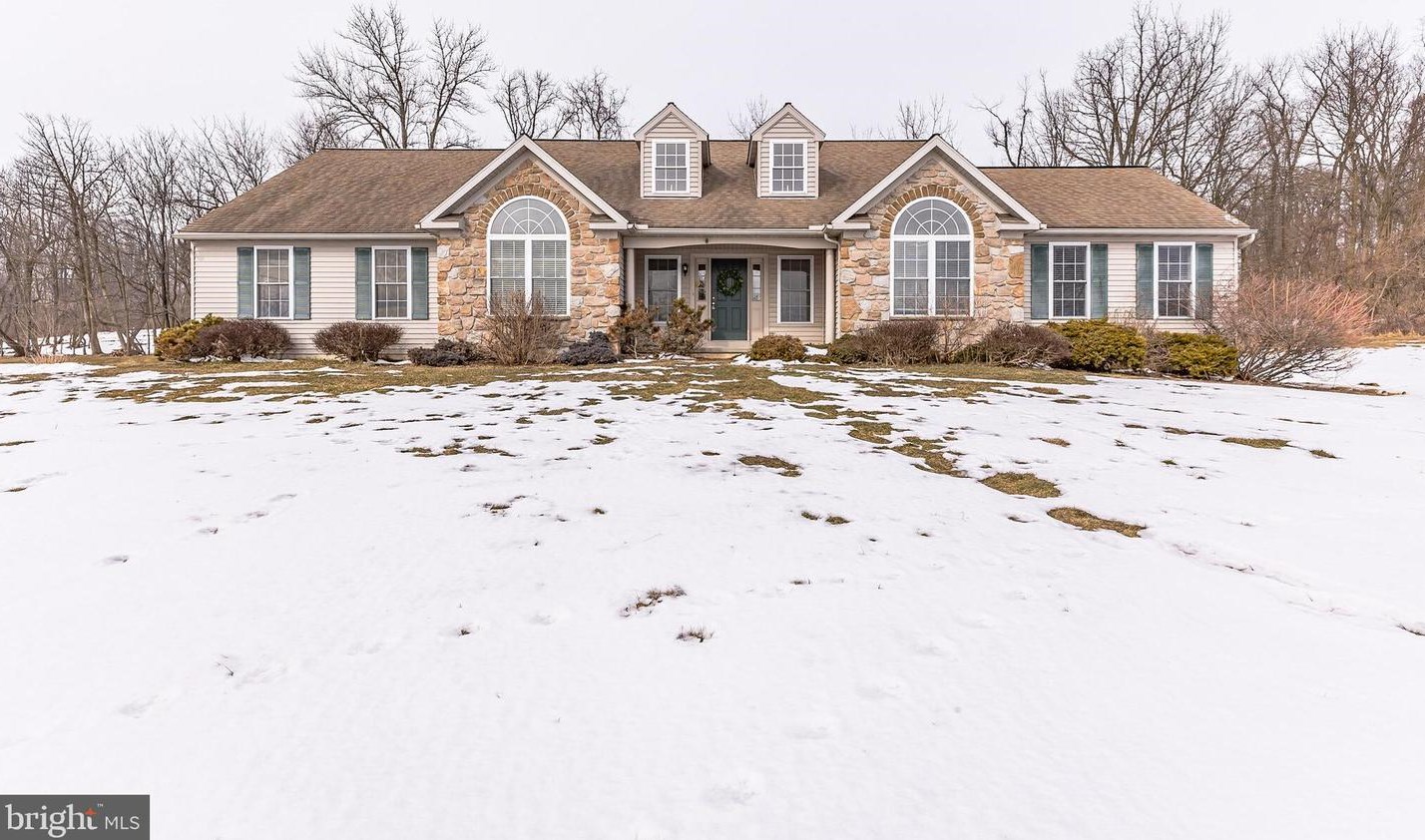 110 Hillbrook Dr, Honey Brook, PA 19344-1251