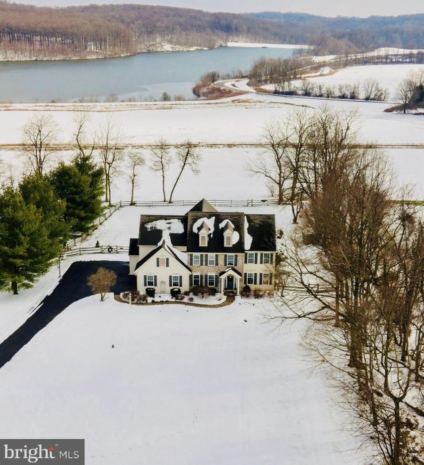 122 Lakewood Dr, Romansville, PA 19320-1082