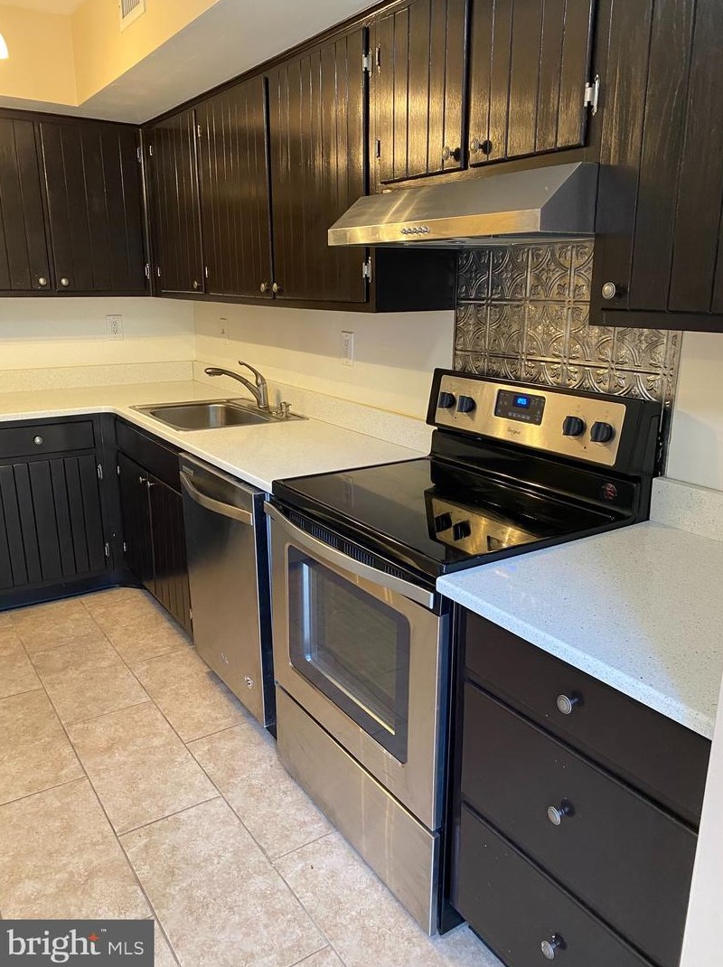 1203 Worthington Dr, Exton PA  19341-1652 exterior