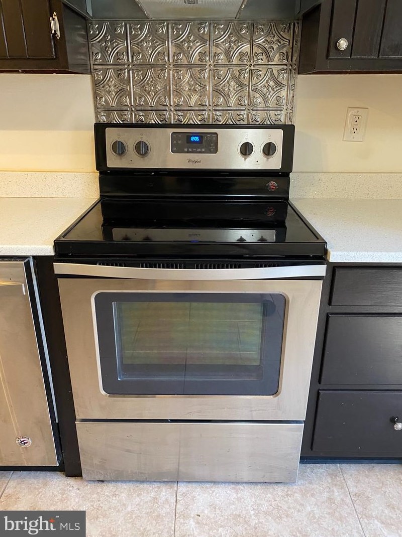 1203 Worthington Dr, Exton PA  19341-1652 exterior