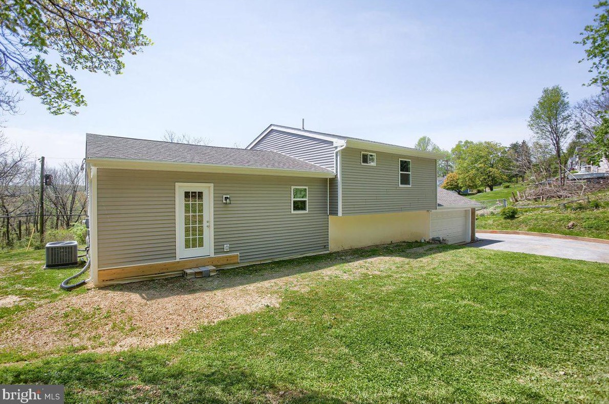 150 Modena Rd, Coatesville PA  19320-4040 exterior