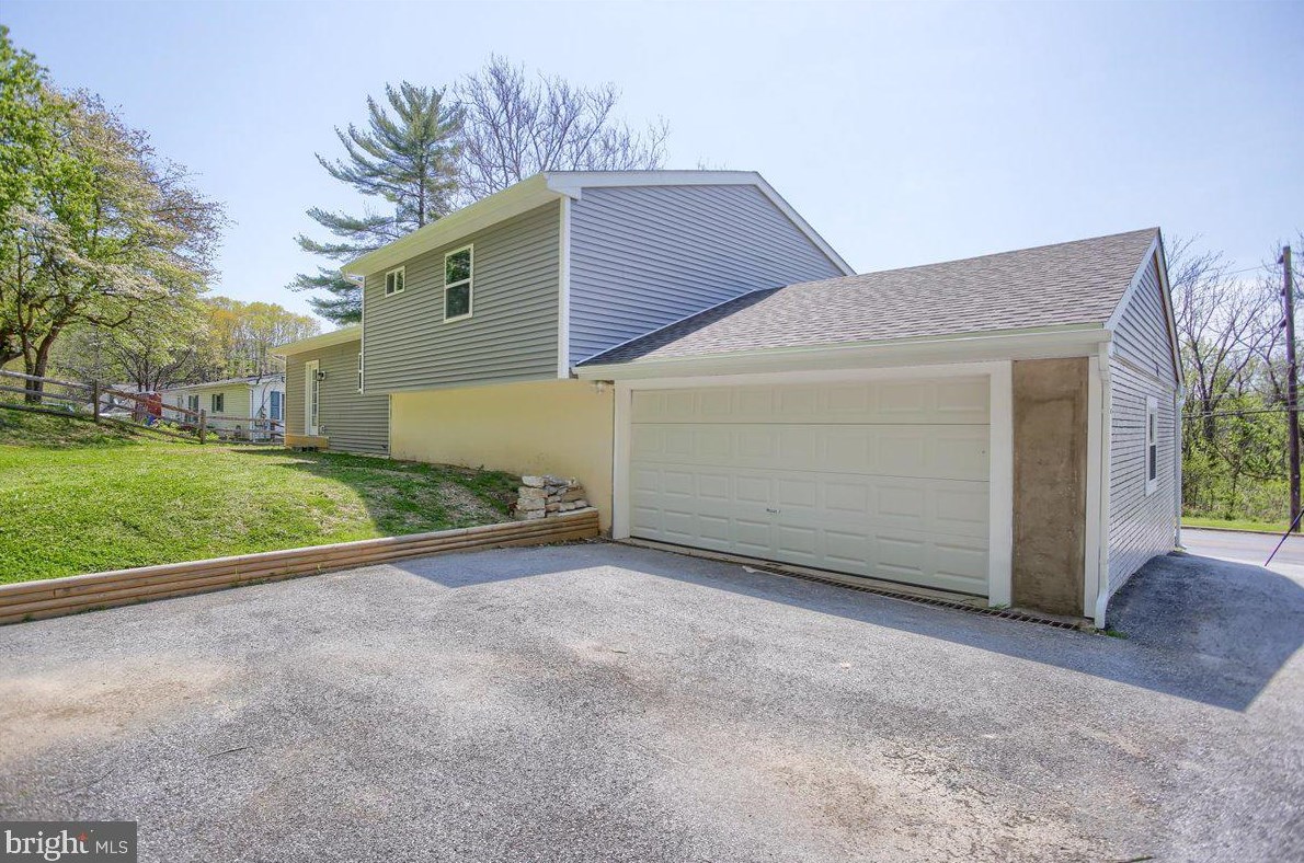 150 Modena Rd, Coatesville PA  19320-4040 exterior