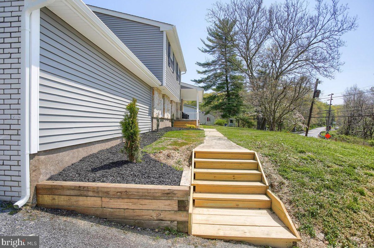 150 Modena Rd, Coatesville PA  19320-4040 exterior