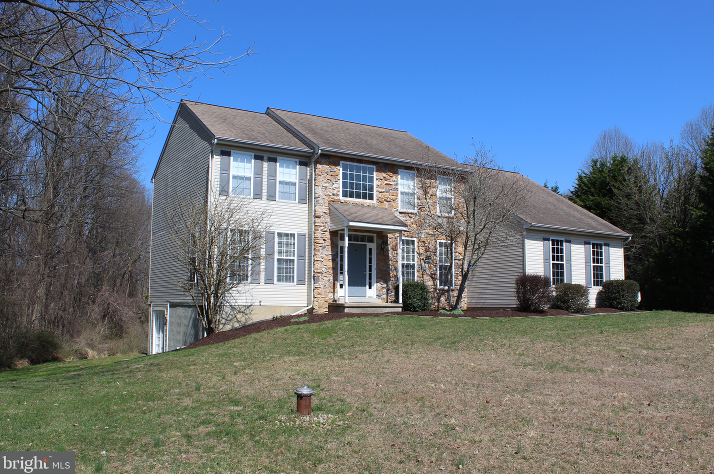 18 Dougherty Dr, New London Township, PA 19352-9309