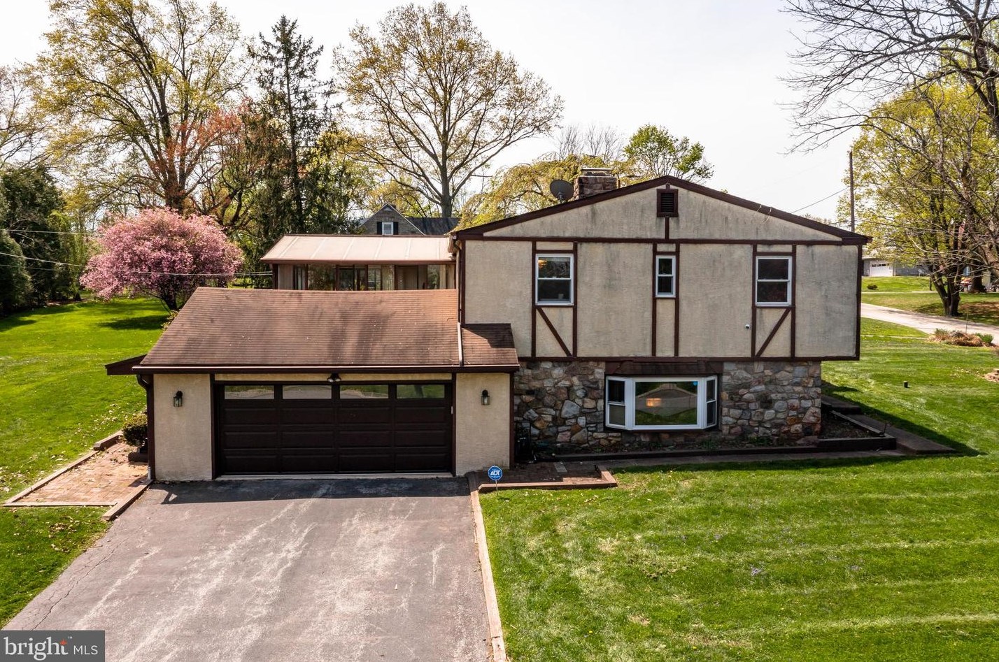 720 Pikeland Ave, Spring City PA  19475-2514 exterior