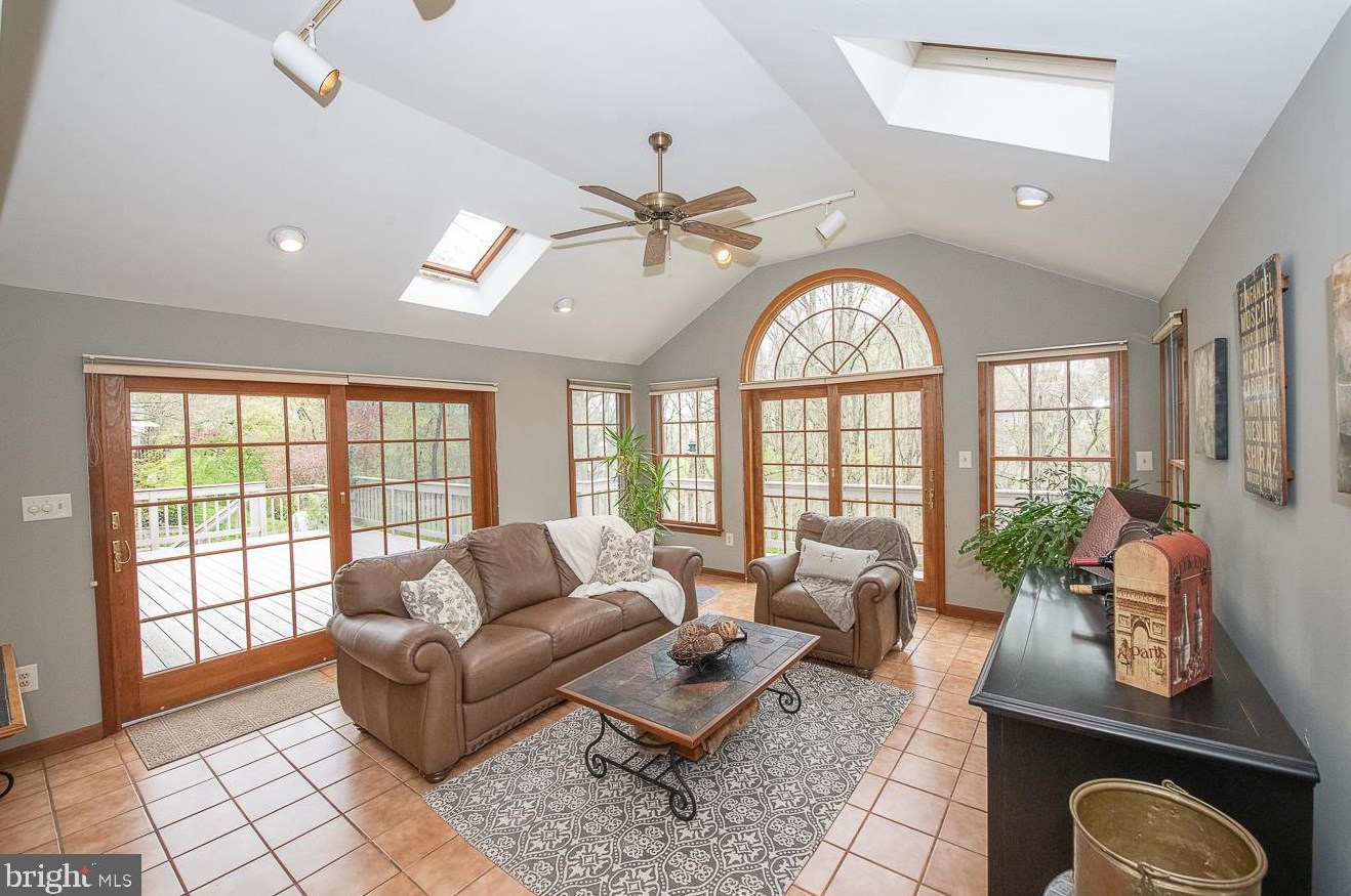 1117 Overlook Dr, Romansville, PA 19320-4823