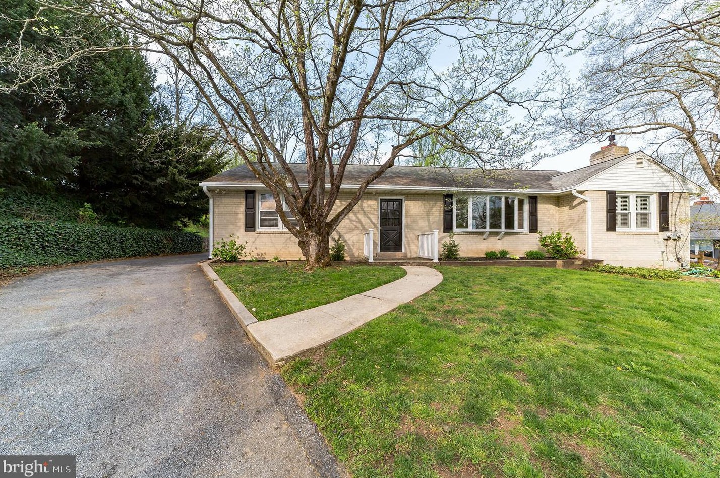 902 Chester Rd, West Chester, PA 19380-6020