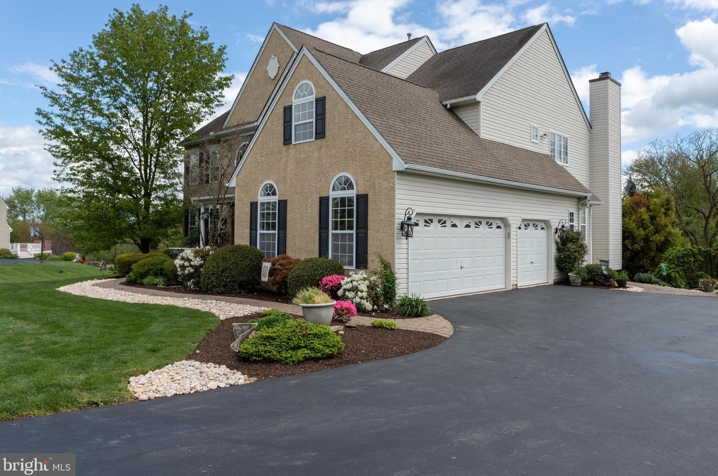 60 Windswept Ln, Honey Brook, PA 19344-1779