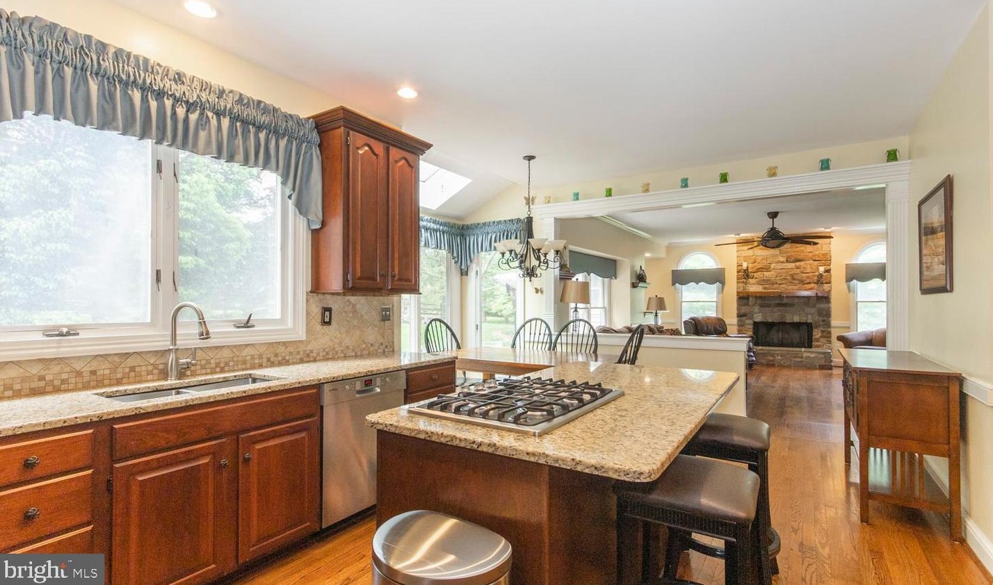 912 Victoria Ct, Downingtown PA  19335-4460 exterior