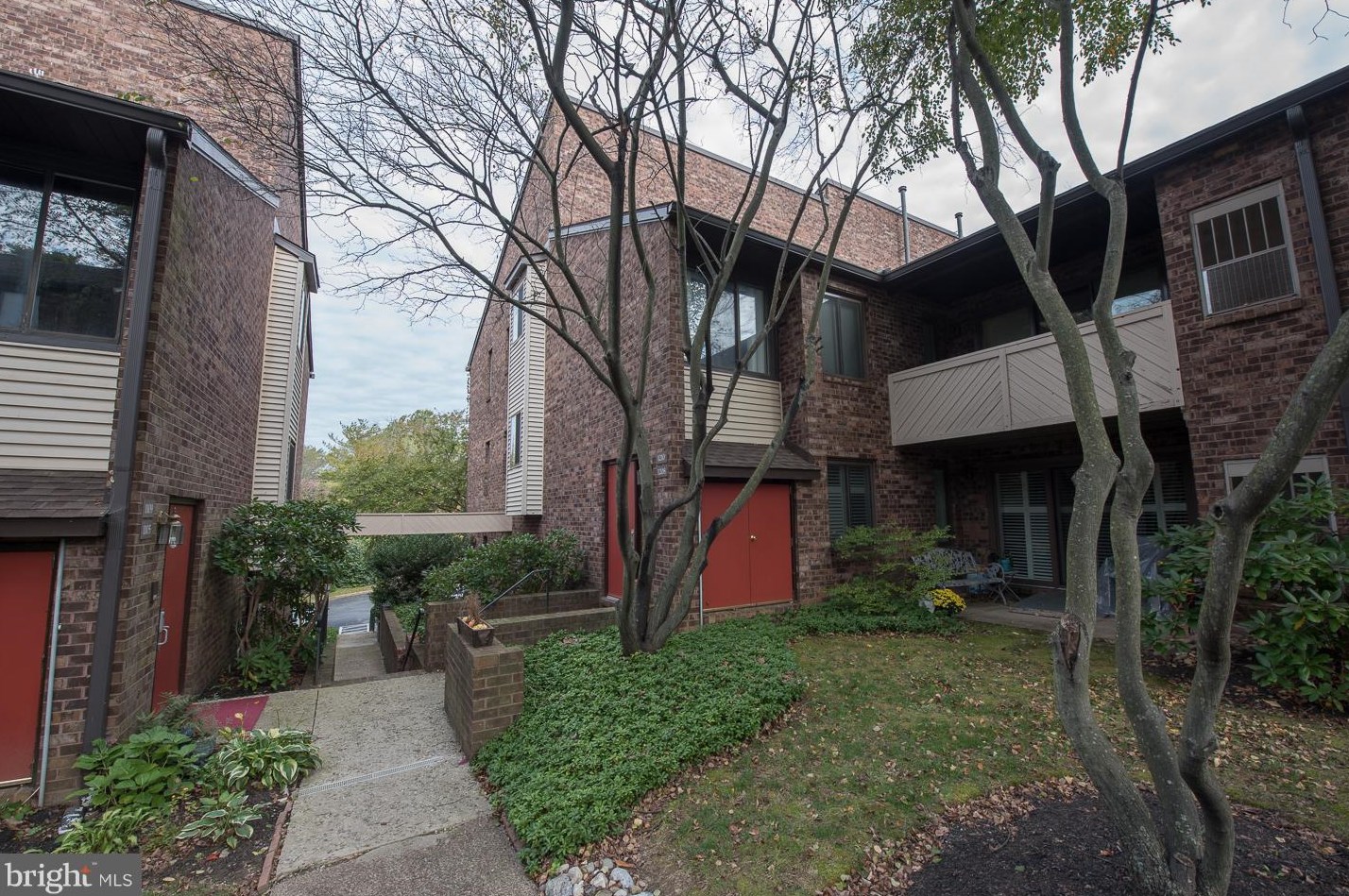 1208 Mountainview Dr, Wayne, PA