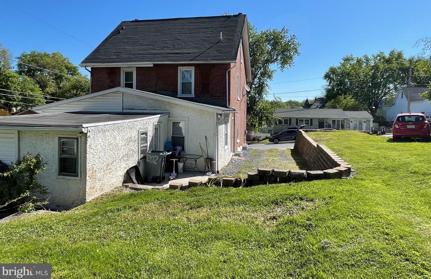 202 And K St, Spring City, PA 19475-2030