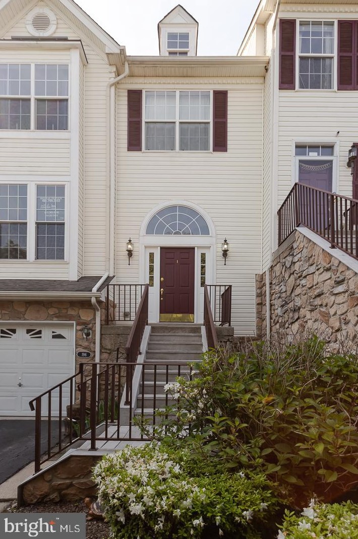 196 Fringetree Dr, West Chester, PA 19380-7339