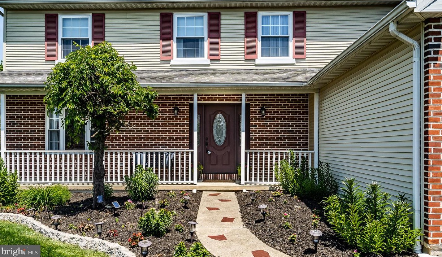 305 Fairweather Dr, Exton, PA 19341-1590