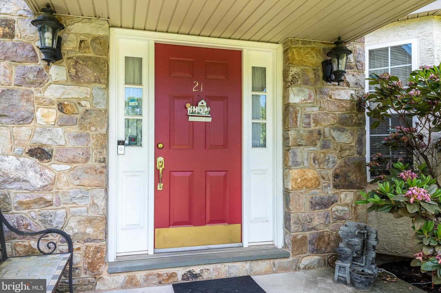 21 Meadow Ln, Pottstown, PA 19465