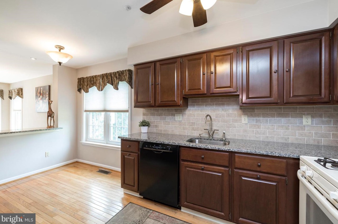 505 Saxony Dr, Exton, PA 19341-2065