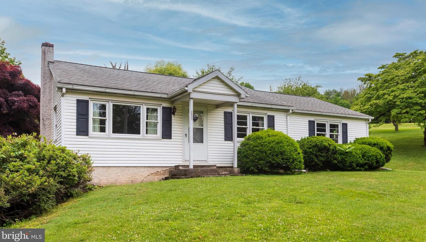 2502 Flowing Springs Rd, Spring City, PA 19475-9514