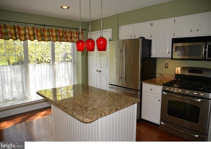 36 Cabot Dr, Wayne, PA