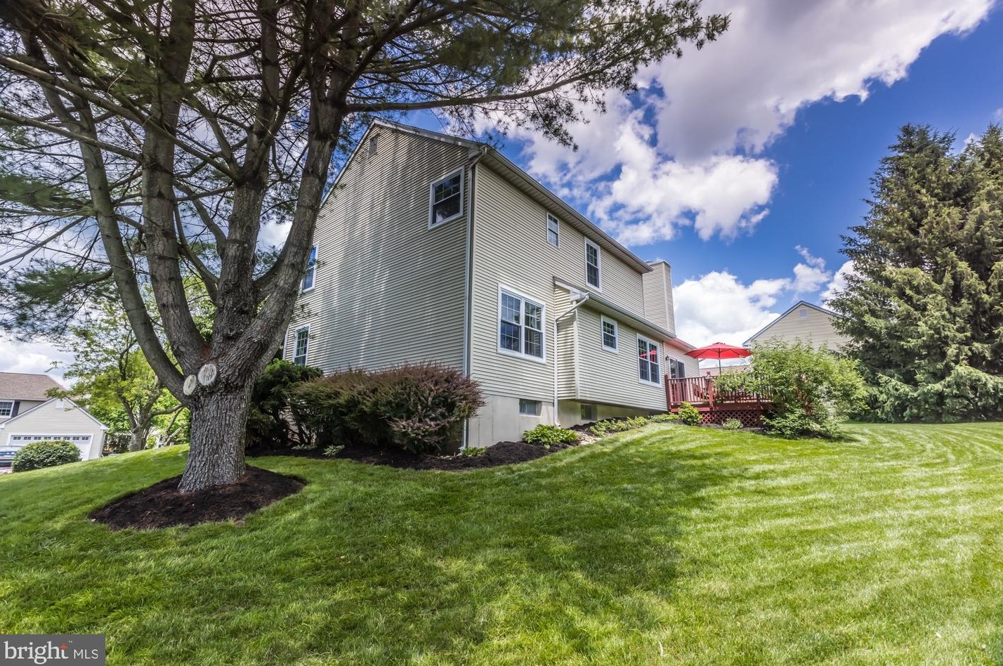 319 Misty Autumn Dr, Exton, PA 19341-1594