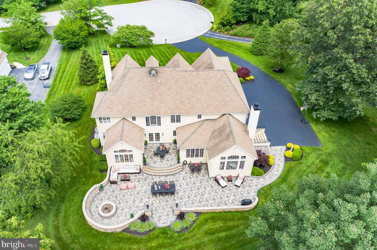 1115 Oak Hollow Dr, Downingtown, PA 19335