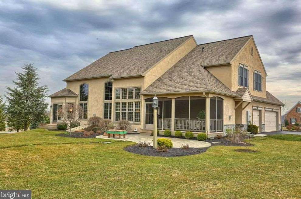 101 Hunt Ct, Hummelstown, PA 17036