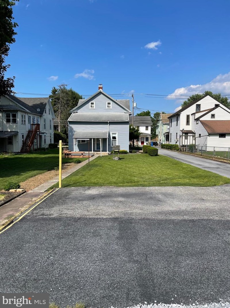 122 S Railroad St, Hummelstown, PA 17036