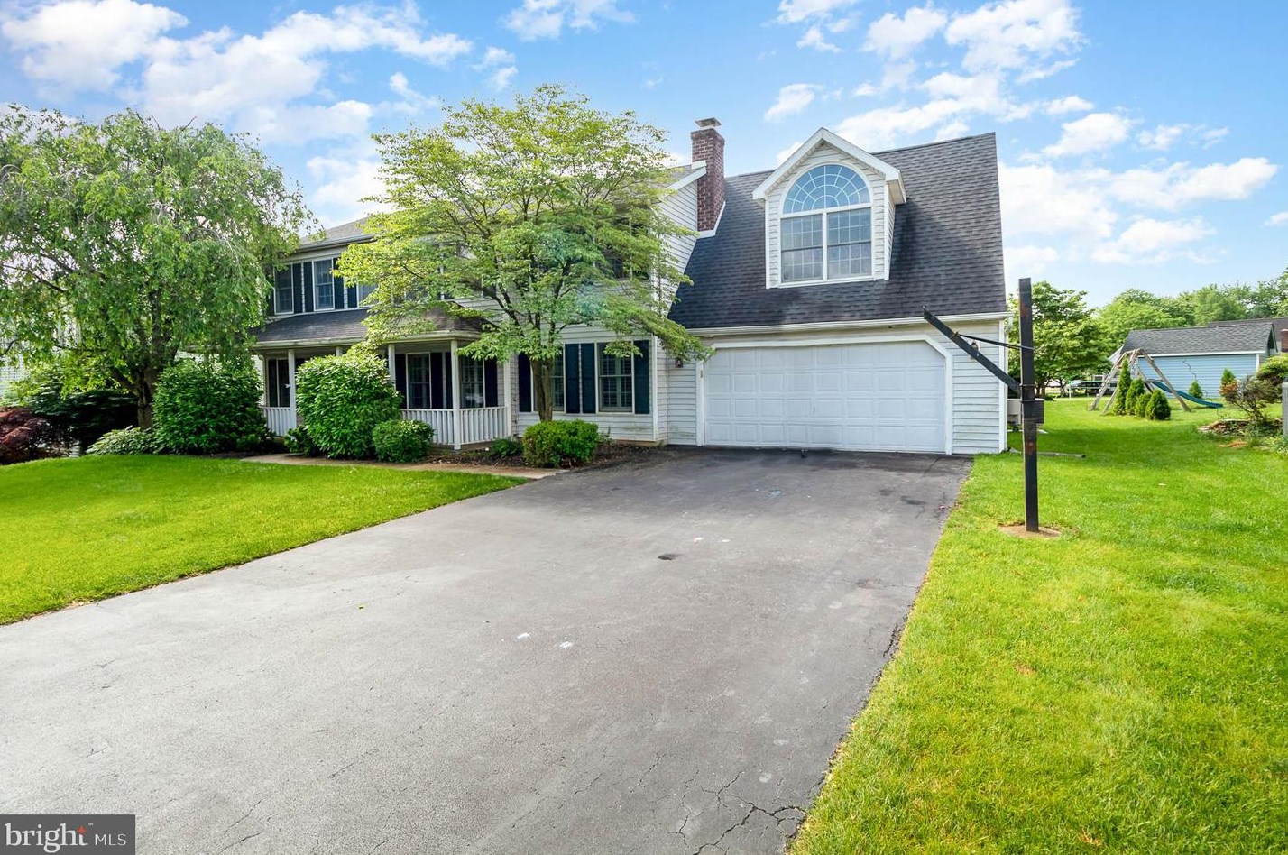 2072 Southpoint Dr, Hummelstown, PA 17036