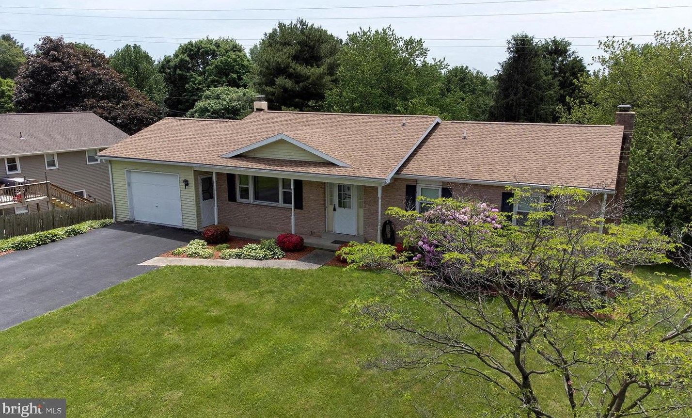1019 Clearview Dr, Hbg Inter Airp, PA 17057-2904