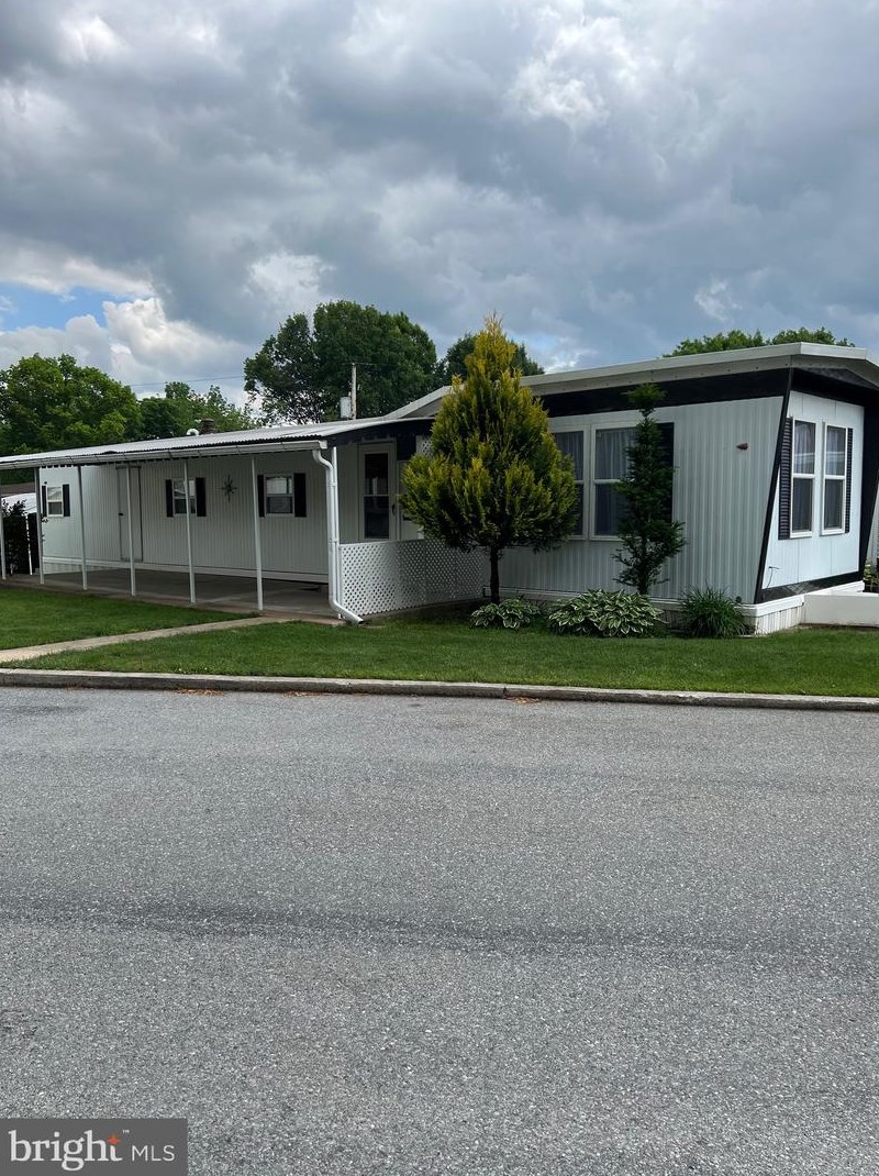 4 Hillcrest Dr, Swatara, PA 17033