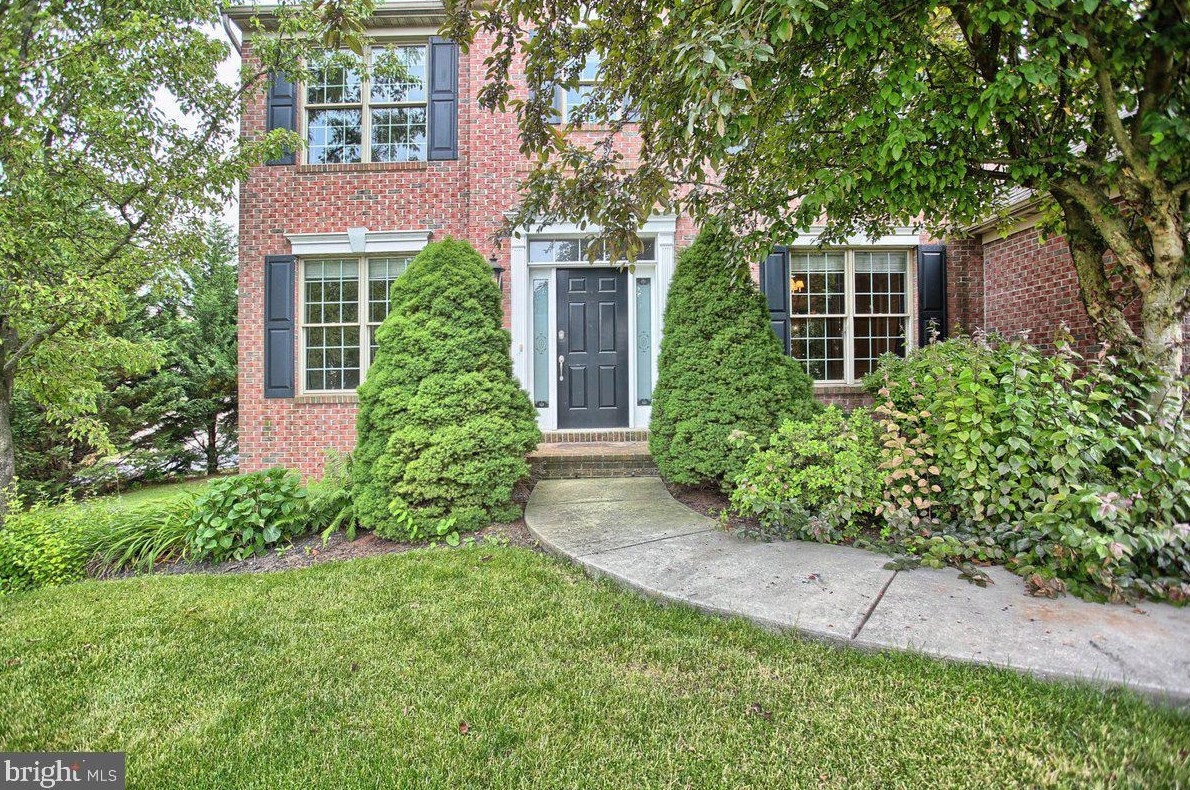 1121 Stone Creek Dr, Hummelstown, PA 17036