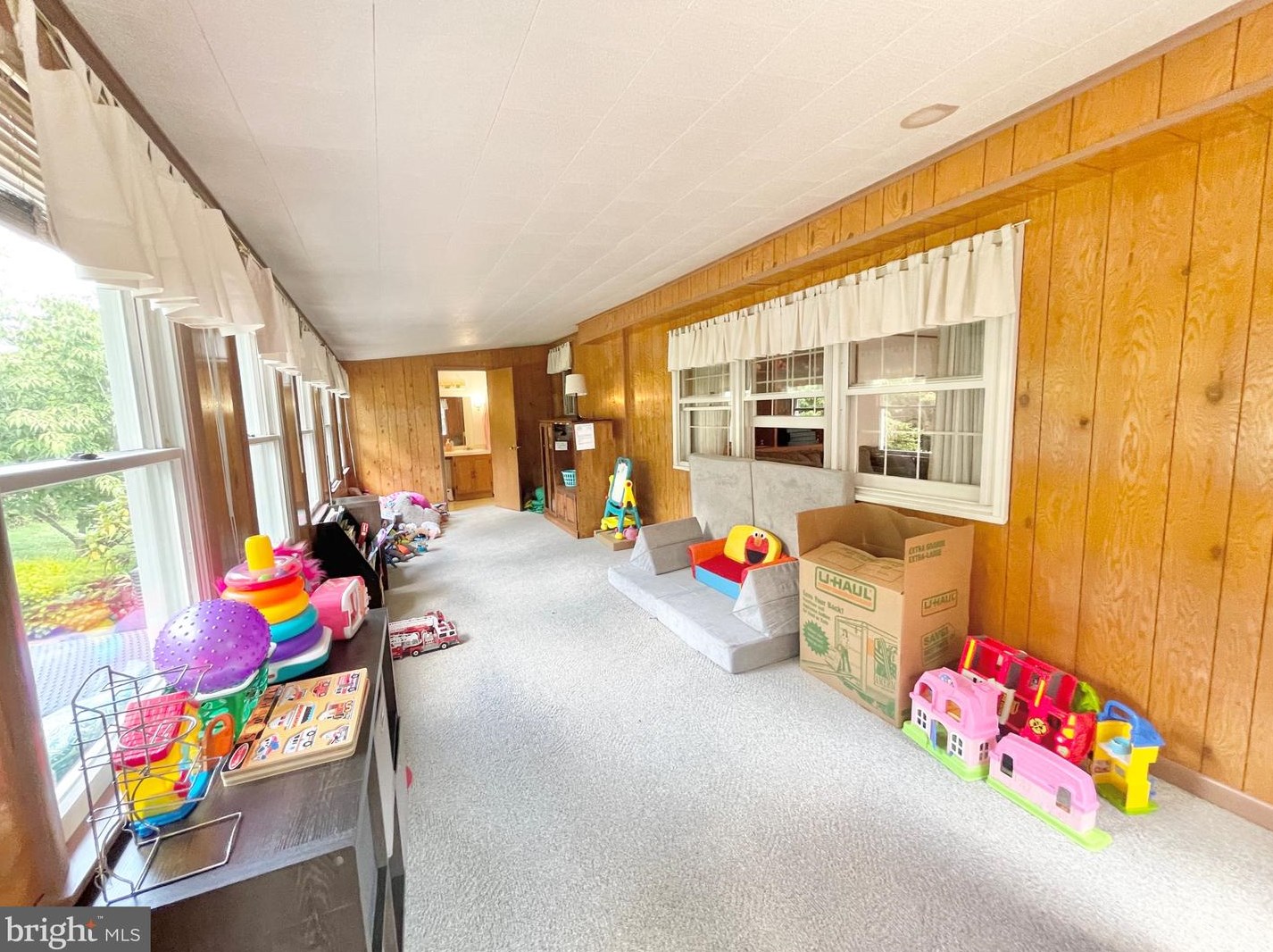 633 Vine St, Hbg Inter Airp PA  17057-2340 exterior